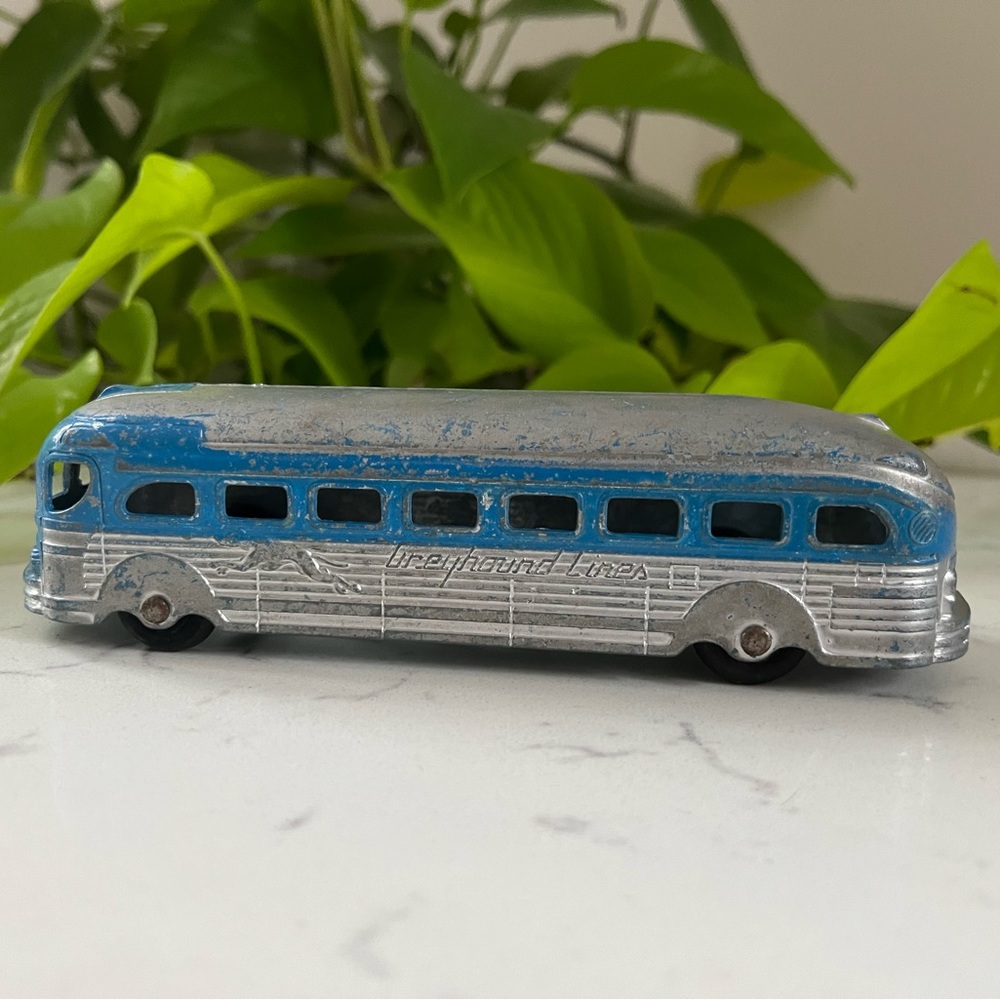 Tootsietoy GMC #747 Greyhound Bus